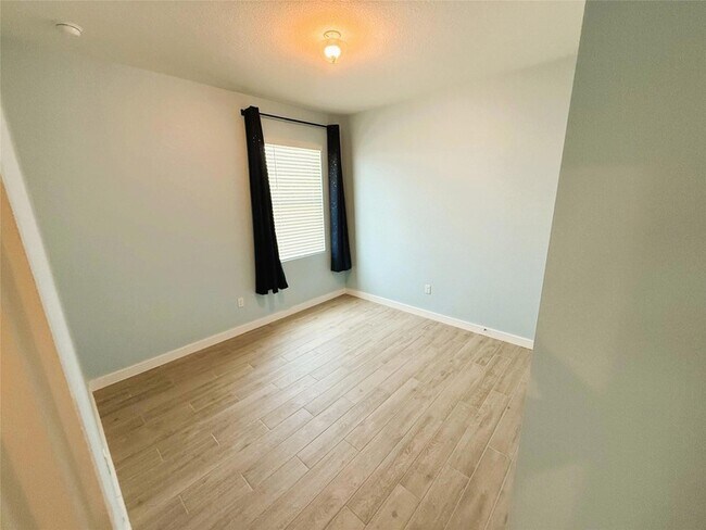 Building Photo - 1704 NE White Pine Terrace