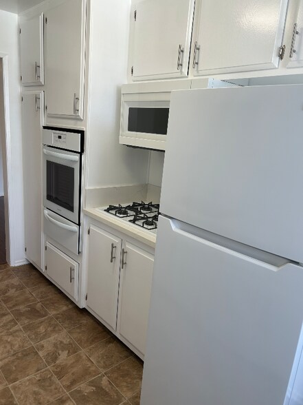 Building Photo - 12221 San Vicente Blvd