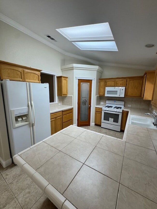 Building Photo - $300 Move in Special - Beautiful South Redding Home