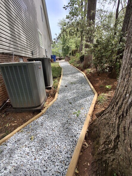 Building Photo - 203 Trinity Way