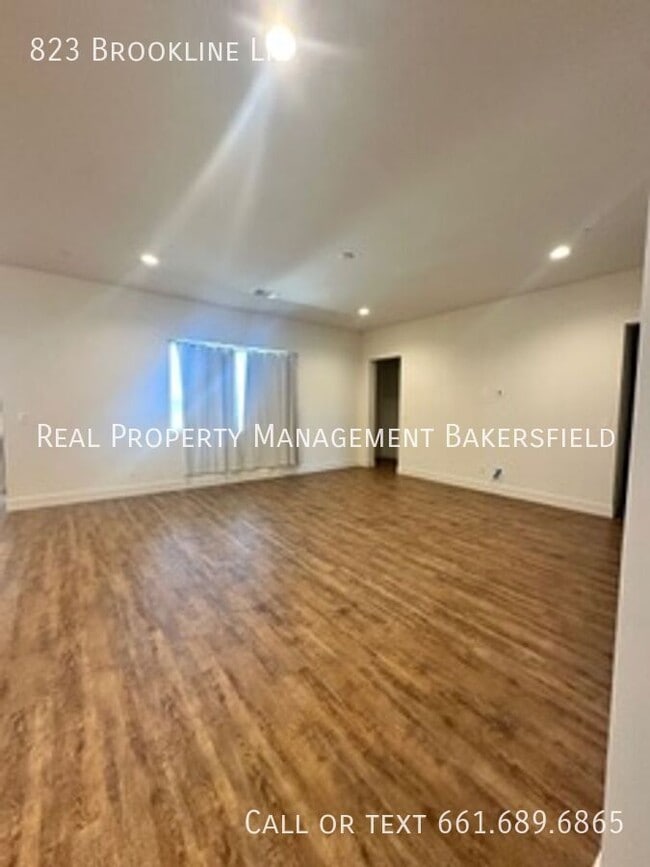 Building Photo - 823 Brookline Ln