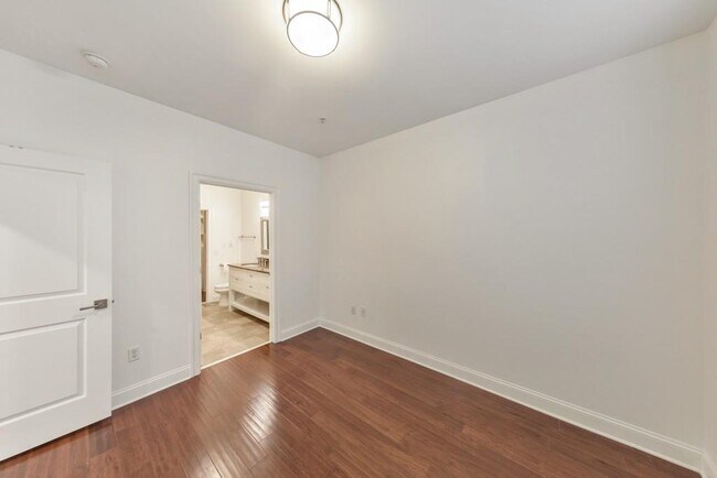 Building Photo - 901 Abernathy Rd NE