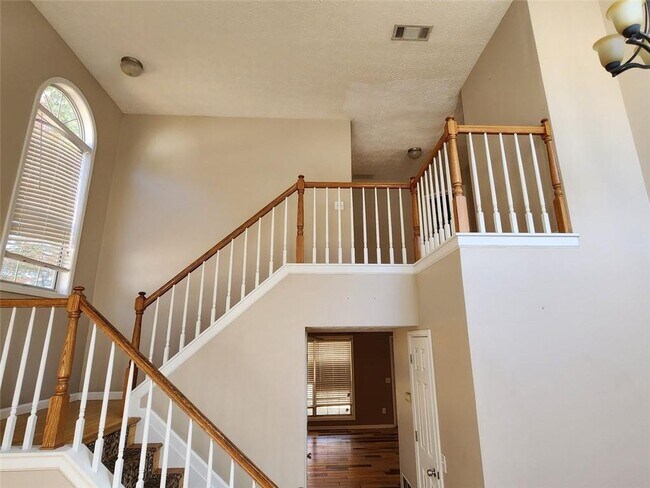 Building Photo - 335 Jon Jeff Dr NW