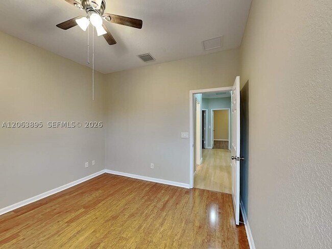 Building Photo - 4944 Cypress Ln