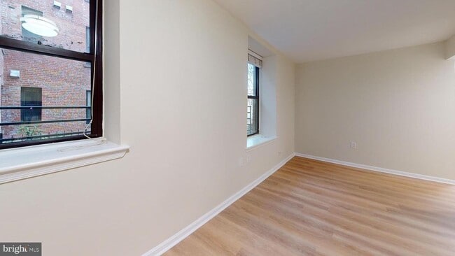 Building Photo - 1438 Meridian Pl NW