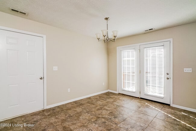 Building Photo - 375 Clover Cove Dr