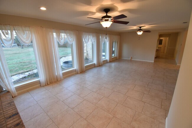 Building Photo - Coming Soon! 3 Bedroom Home On Lake Tyler!