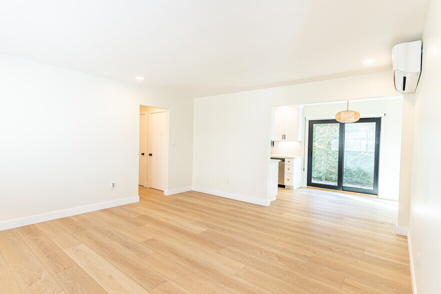 Living room (from front door) - 5430 Driftwood St