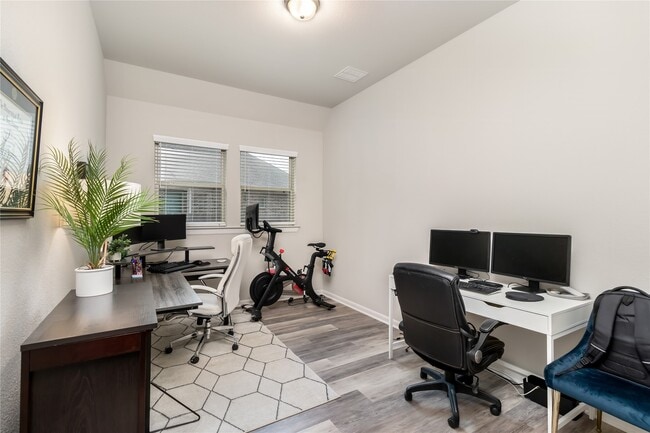 Building Photo - 323 Fanpalm Ct