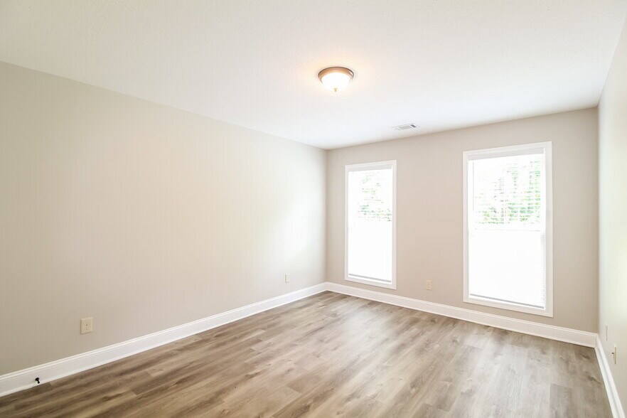 Building Photo - 1680 Deer Creek Ln