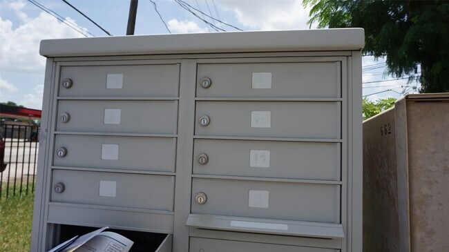 Building Photo - 604 Wilson Rd