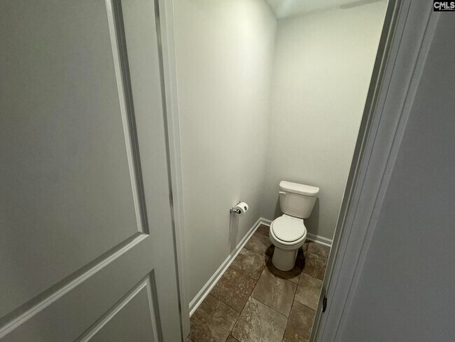 Building Photo - 3052 Hallsdale Dr