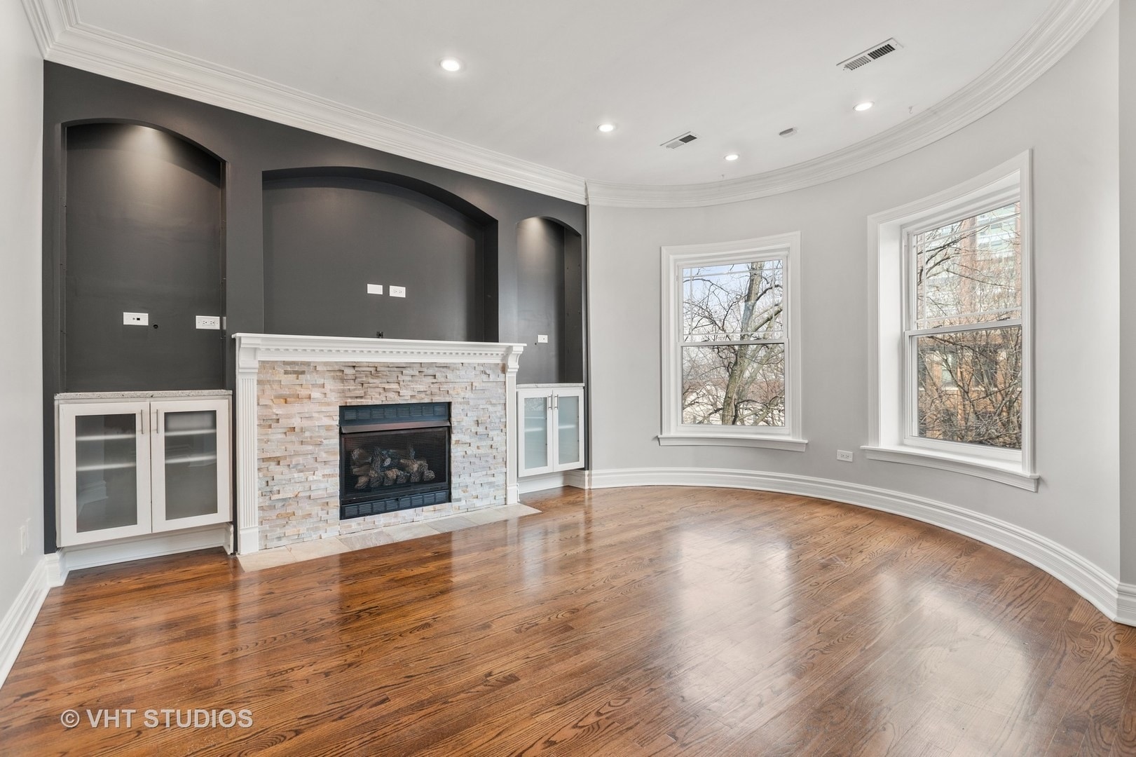 Building Photo - 4632 N Kenmore Ave