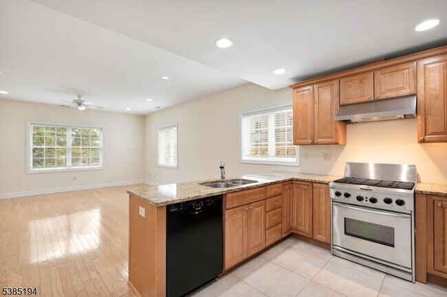 Building Photo - 453 Springfield Ave