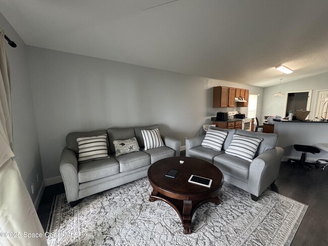Building Photo - 2425 Bayhill Dr