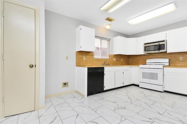 Building Photo - 13546 Cabrera Ln
