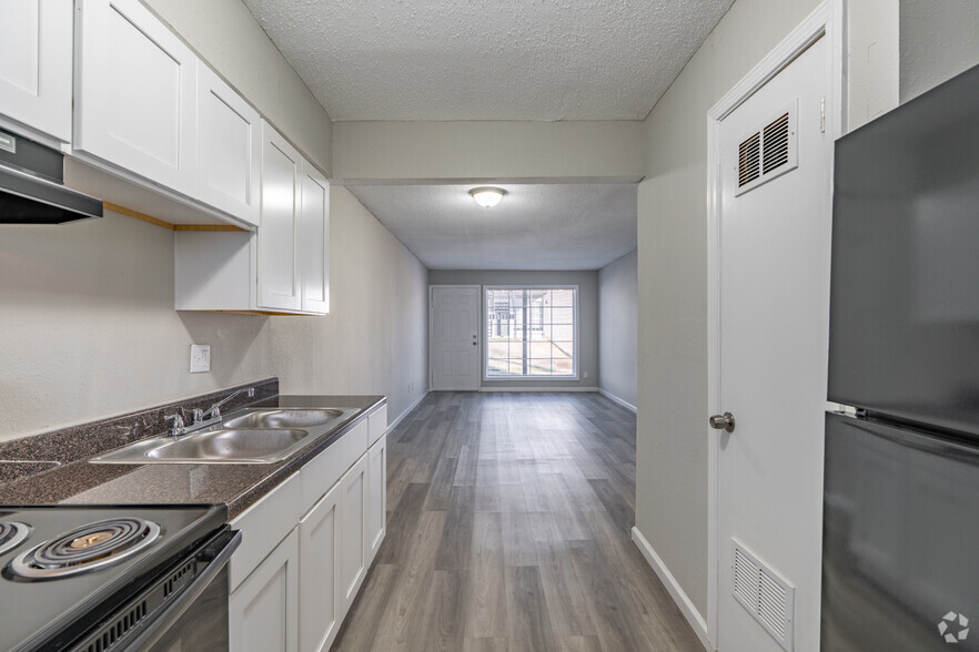 2BR, 1.5BA - 784SF - Grainge Hill Apartments