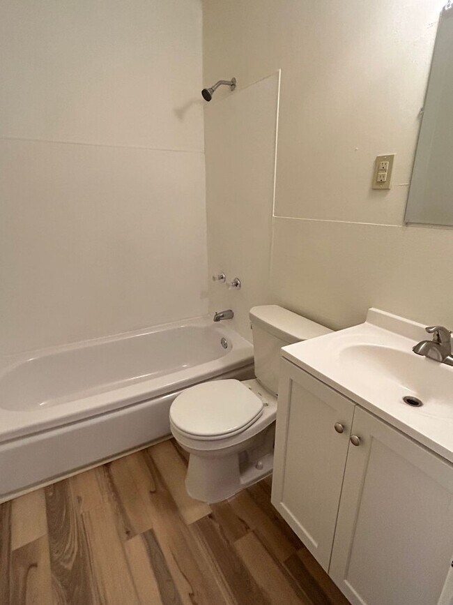 Building Photo - 3362 SW Brendan Ave