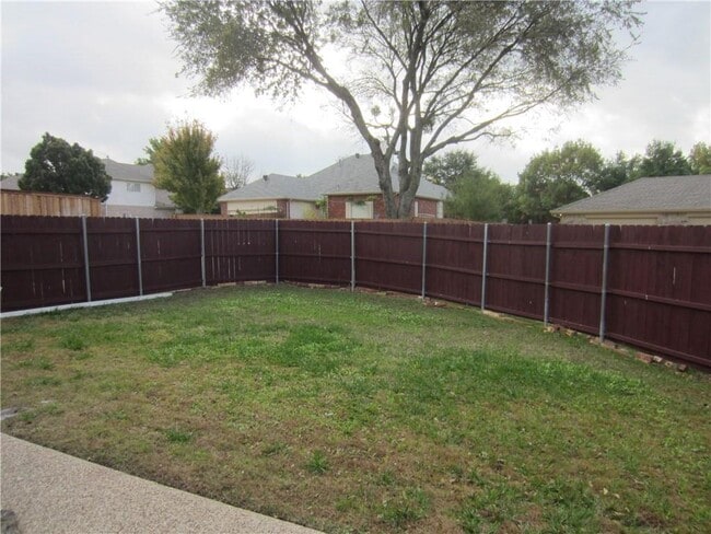 Building Photo - 1800 Chester Dr