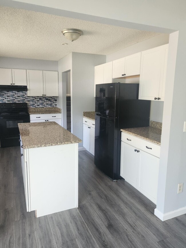 Building Photo - 822 Ronson Ave