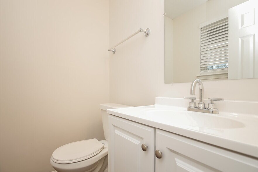 Building Photo - 2962 Knoll View Pl