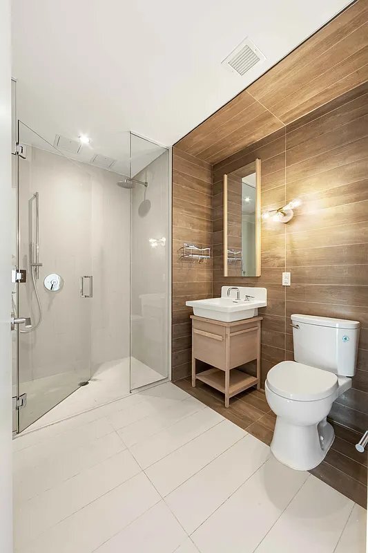 Building Photo - 123 Melrose St