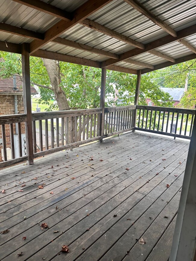 Building Photo - 311 W Elm St