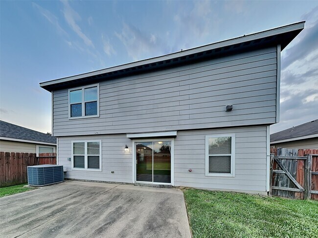 Building Photo - 15326 Boulder Hollow Ln