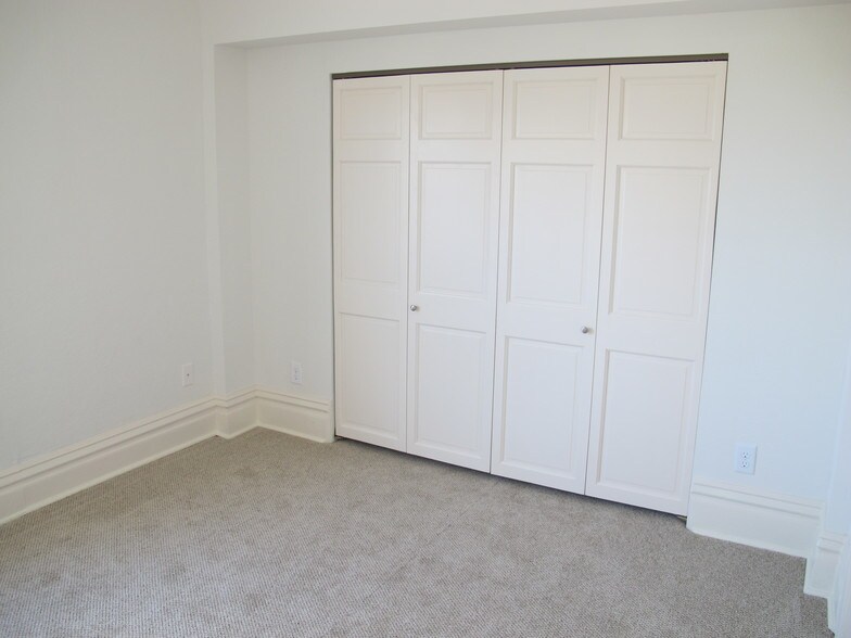 Building Photo - 115 16th Ave SW