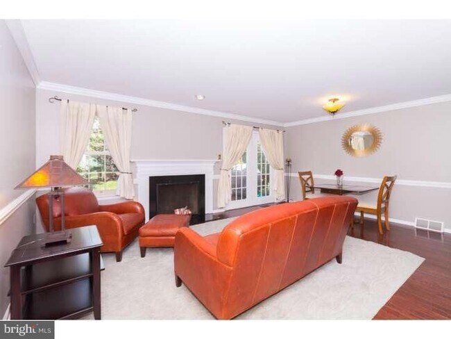 Building Photo - 137 Discovery Ct