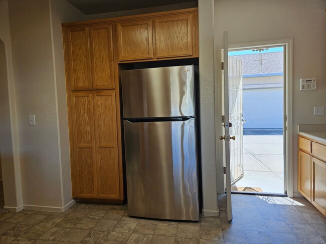 Building Photo - 3 bedroom single story in Manteca!