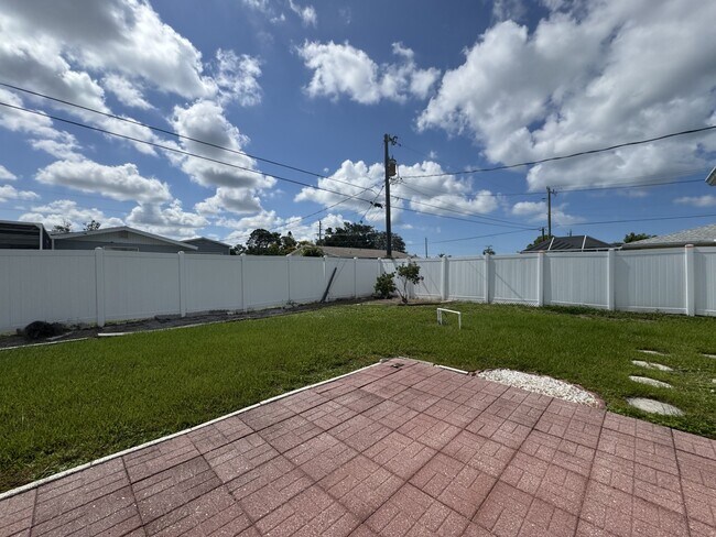 Building Photo - 1039 Kimball Rd
