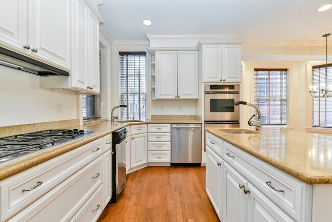 Building Photo - 17 Willow St