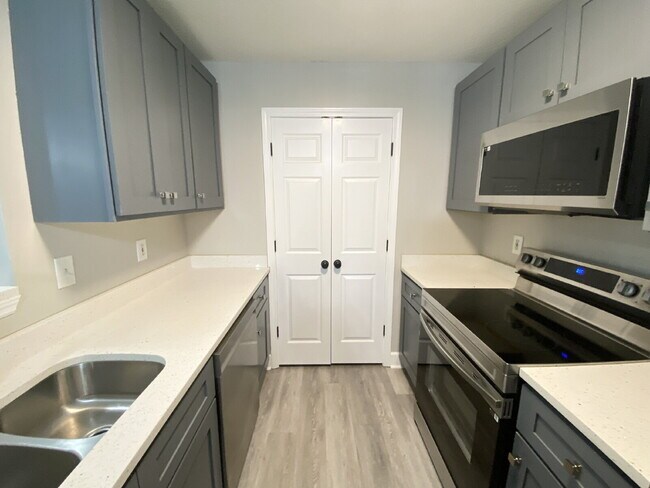 Building Photo - Renovated Two-Bedroom Condo for Rent!