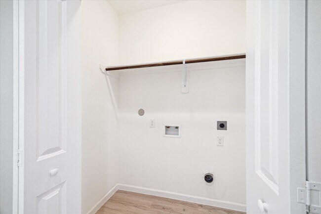 Building Photo - 925 Bianco Ln