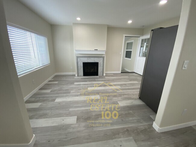 Building Photo - 3429 NW Jetty Ave