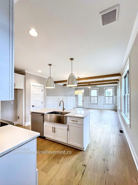 Building Photo - 1107 Walsh St