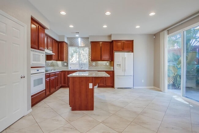 Building Photo - Beautiful 5 bedroom home in highly desired Carlsbad neighborhood