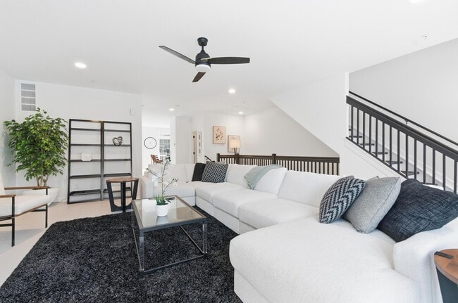 Building Photo - 2026 Hazel St