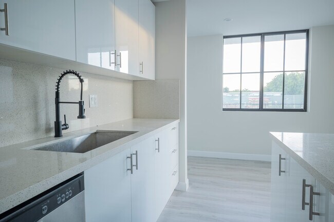 Building Photo - 18020 SW 103rd Ave