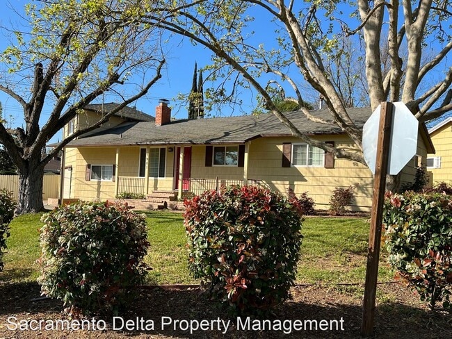 Primary Photo - 5 br, 3 bath House - 1901 Walnut Ave - 105...