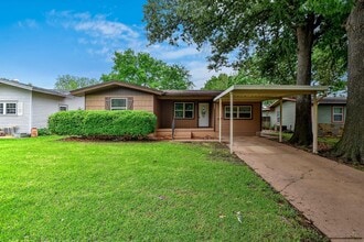 Building Photo - 806 E Rosedale St