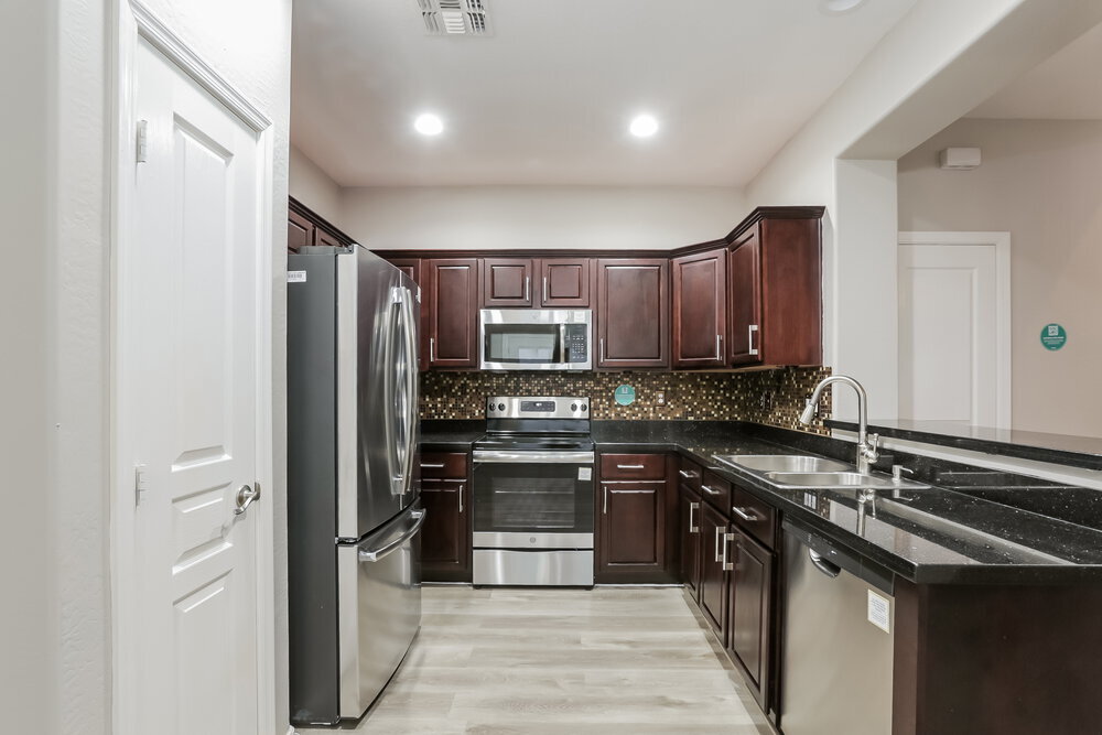 Building Photo - 7032 S 7th Ln