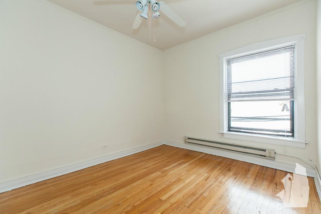 Building Photo - 813 W Waveland Ave