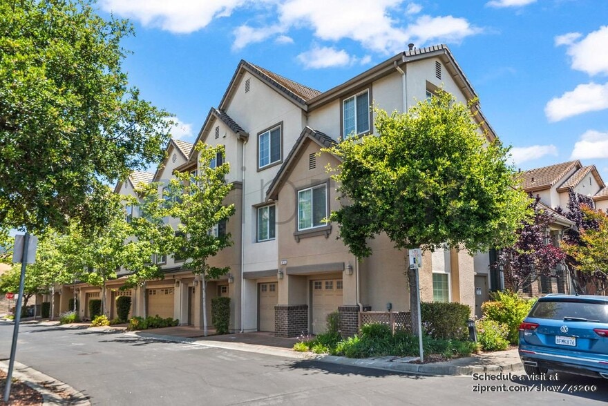 Primary Photo - 1076 Sapphire Terrace
