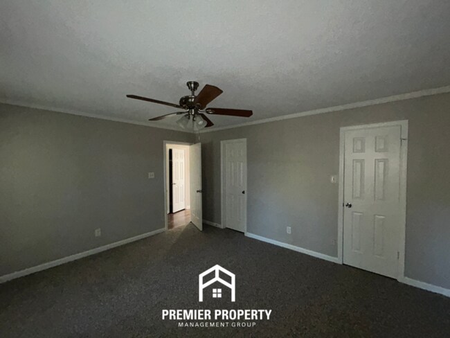 Building Photo - 9893 Cherokee Dr