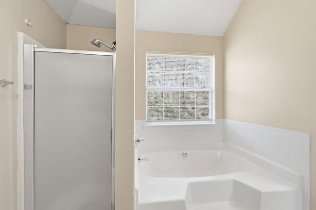 Building Photo - 589 Wren Walk