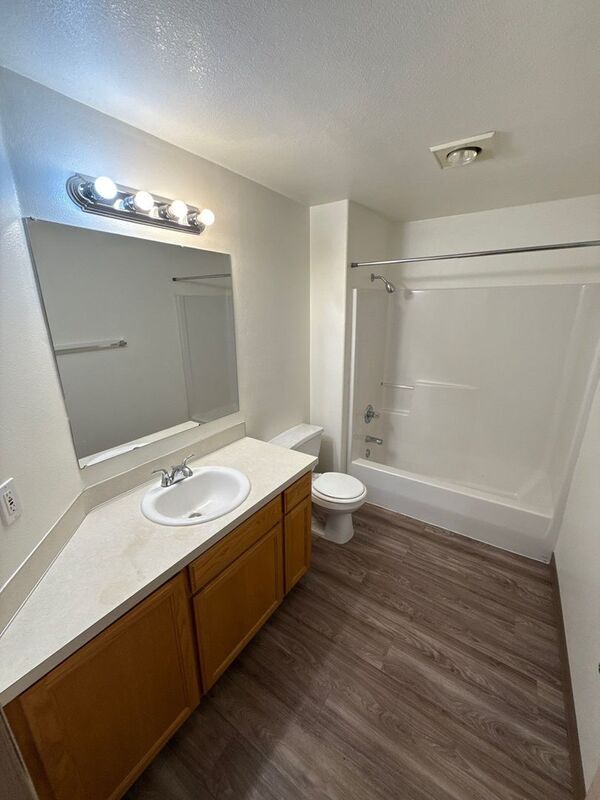 Building Photo - 1685 Lucinda Ave NE