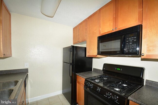 Building Photo - 75 S Reynolds St