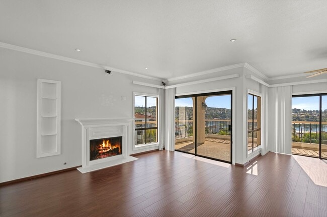 Building Photo - Stunning 2 bedroom *LAKE VIEW* condo for r...
